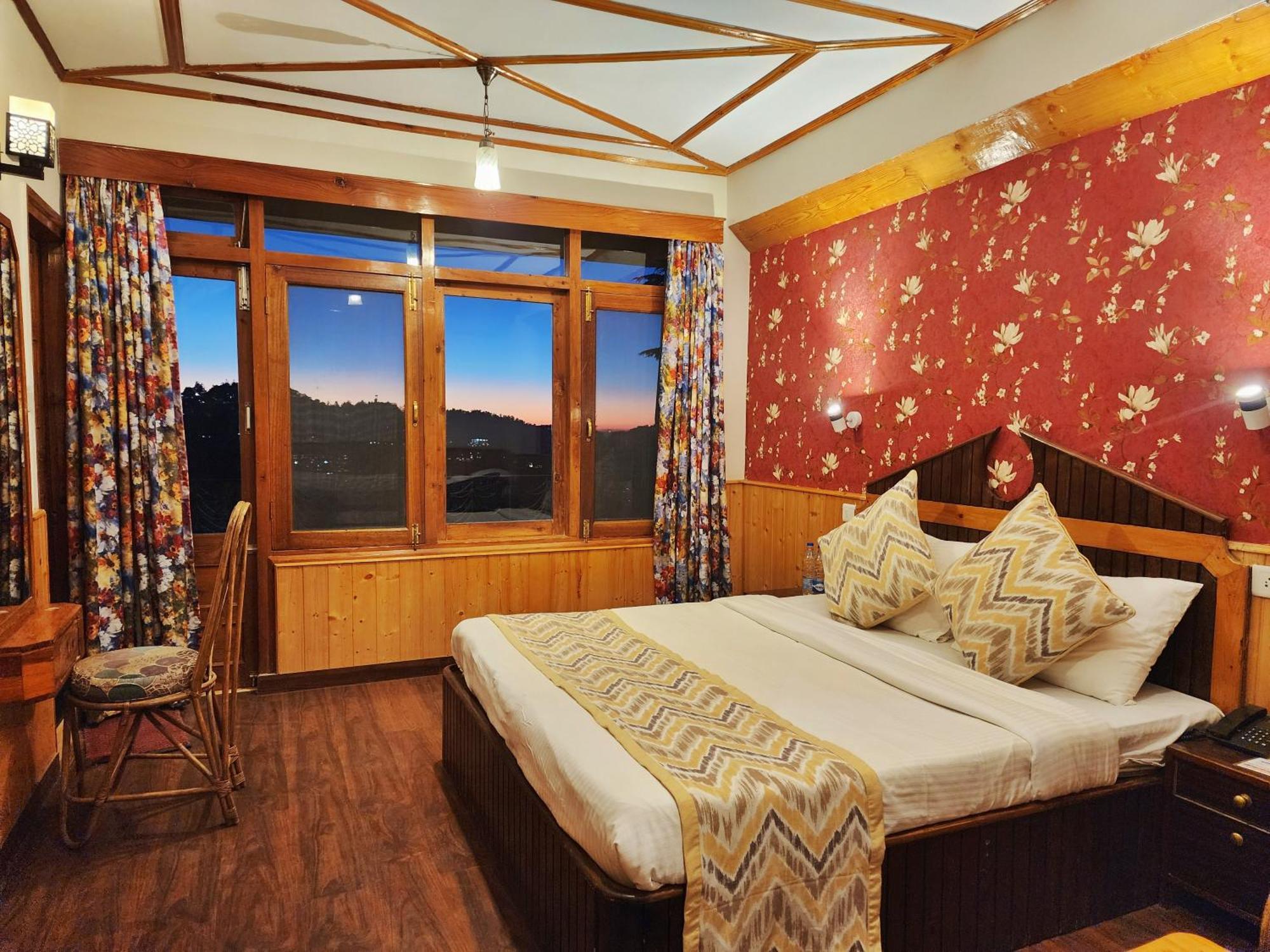 Hotel Pineview Šimla Exteriér fotografie