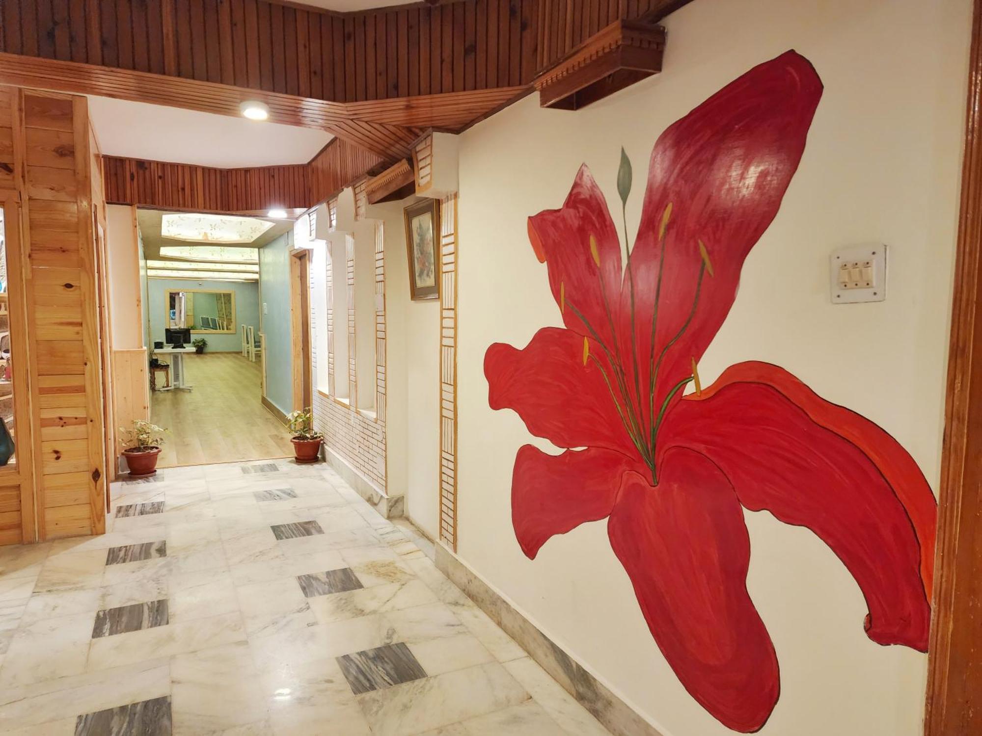 Hotel Pineview Šimla Exteriér fotografie