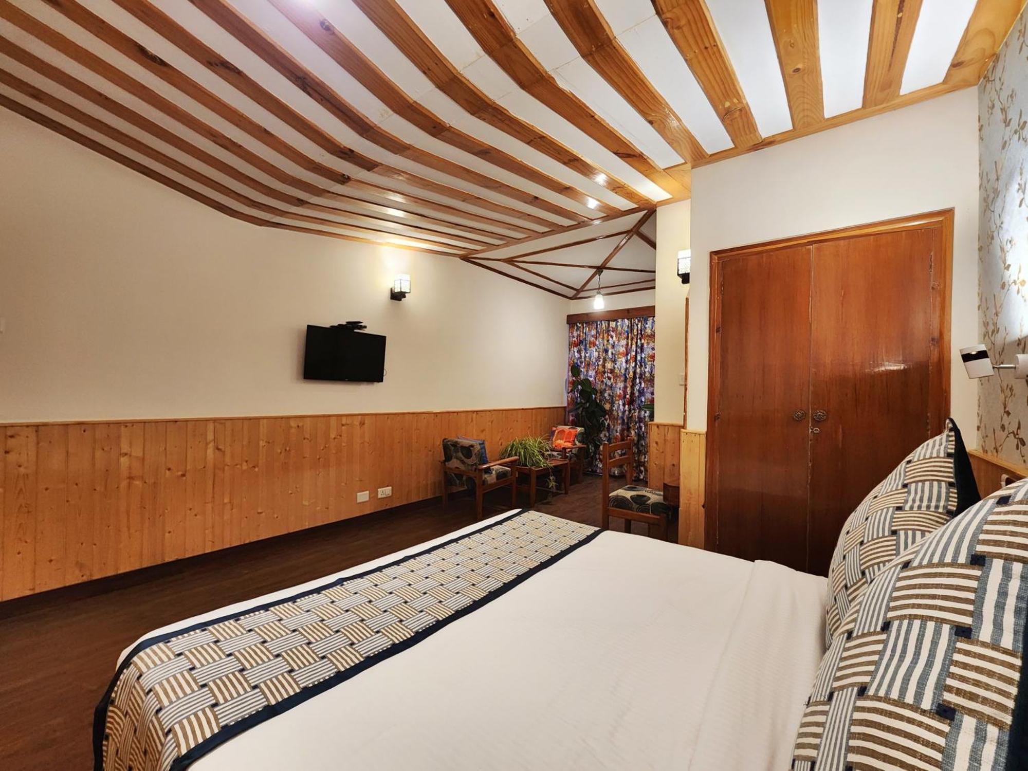 Hotel Pineview Šimla Exteriér fotografie