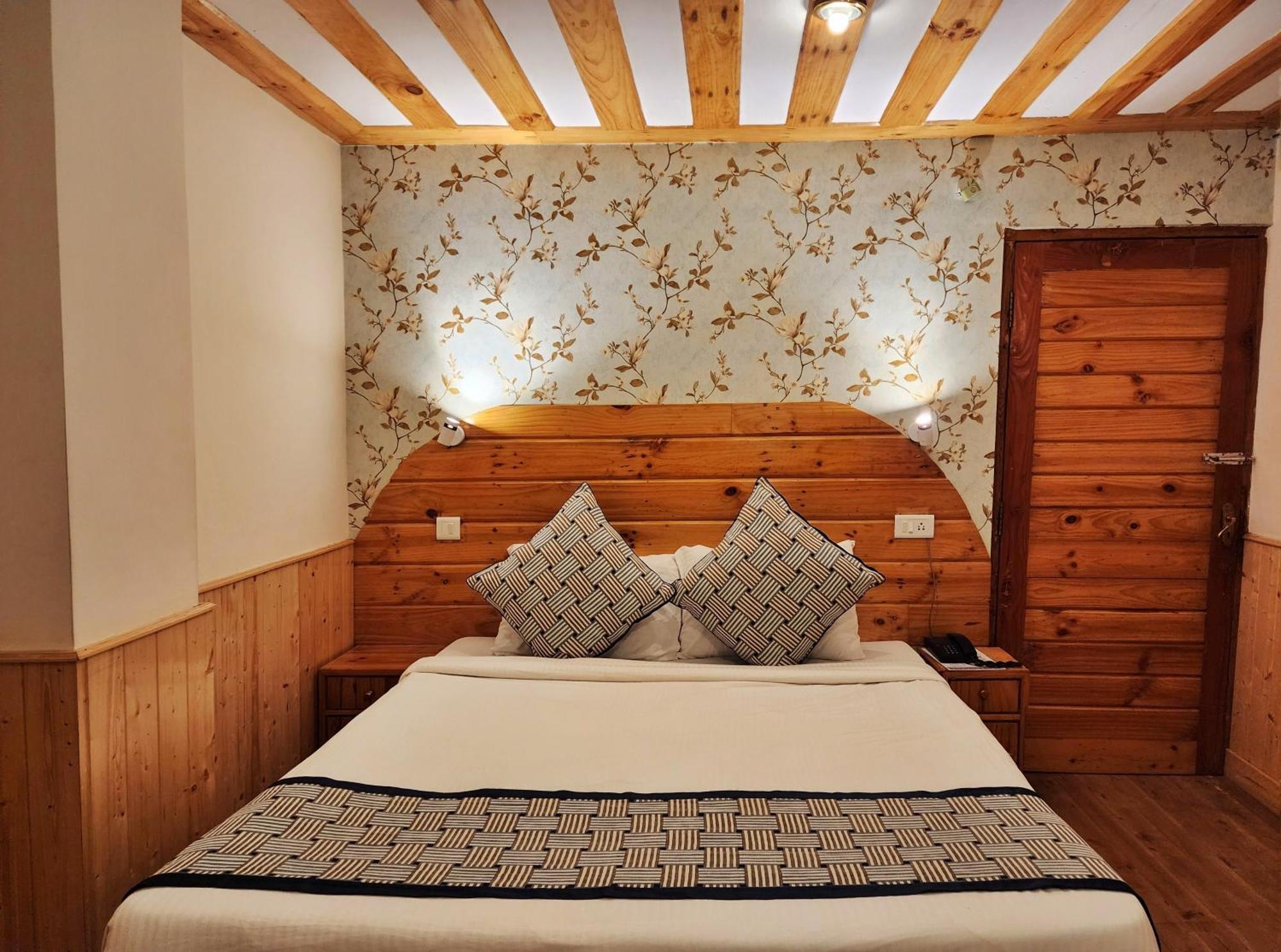 Hotel Pineview Šimla Exteriér fotografie